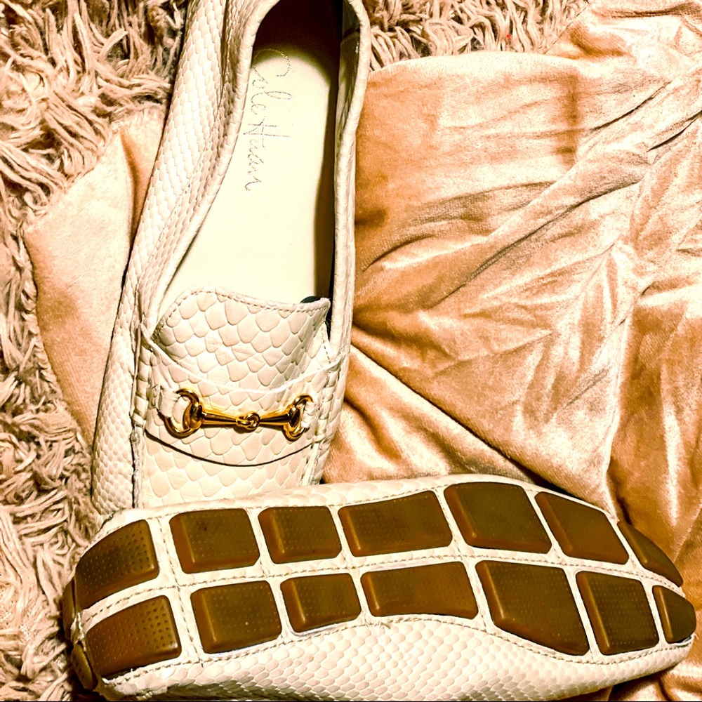 Cole Haan Off-White Crocodile Woman’s Loafers size 9